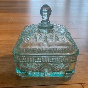 Tiara Beehive Pattern Covered Dish